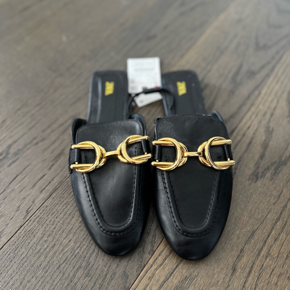 Zara Women's Black Flats with Gold Accents (NWT) - Picture 3 of 5
